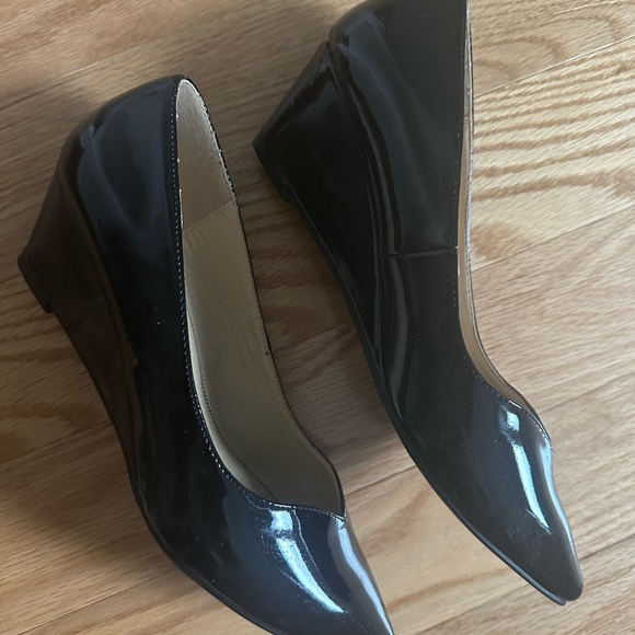 CL Laundry Black Patent Leather Flats - Picture 2 of 4